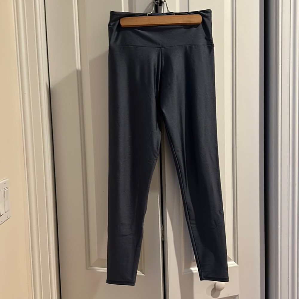 EUC ONZIE Leggings. Size M/L. Silver/ Blue color. Shiny!